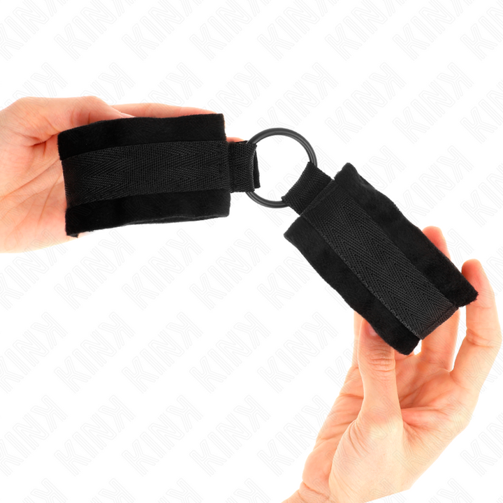 KINK - ESPOSAS DE PIEL PARA PRINCIPIANTES 25 CM CON ANILLA TÓRICA 4 CM NEGRAS AJUSTABLES 15-25 CM