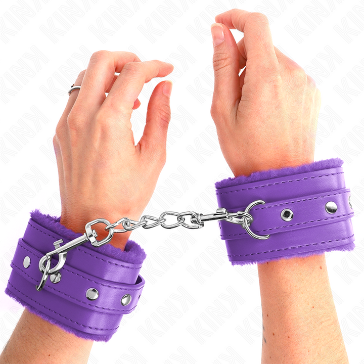 KINK - SUJECIONES DE MUÑECA CON FORRO DE PIEL PREMIUM MORADA CON CINTURÓN MORADO AJUSTABLE 17-29 CM X 6 CM