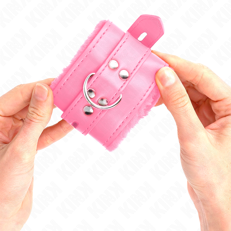 KINK - SUJECIONES DE MUÑECA CON FORRO DE PIEL Y AGUJEROS CUADRADOS ROSA Y CINTURÓN ROSA AJUSTABLE 17-29 CM X 6 CM